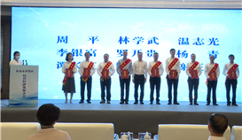 德勝釩鈦公司及董事長周平分獲“沙灣區(qū)優(yōu)秀民營企業(yè)”、“沙灣區(qū)優(yōu)秀民營企業(yè)家”榮譽(yù)